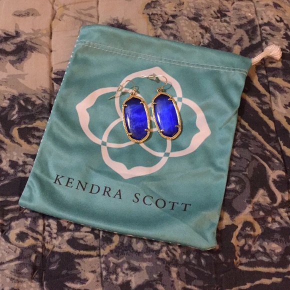 Kendra Scott Jewelry - MINT Condition!! Kendra Scott Elle Earrings